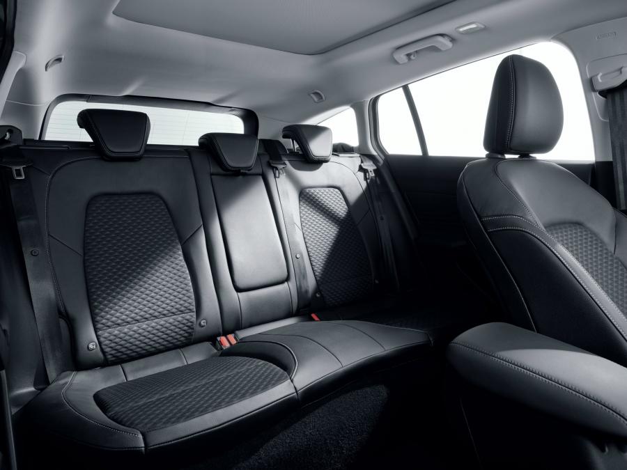 Интерьер Ford Focus Titanium Turnier 2018 года  (WW) (фото 30 из 31)